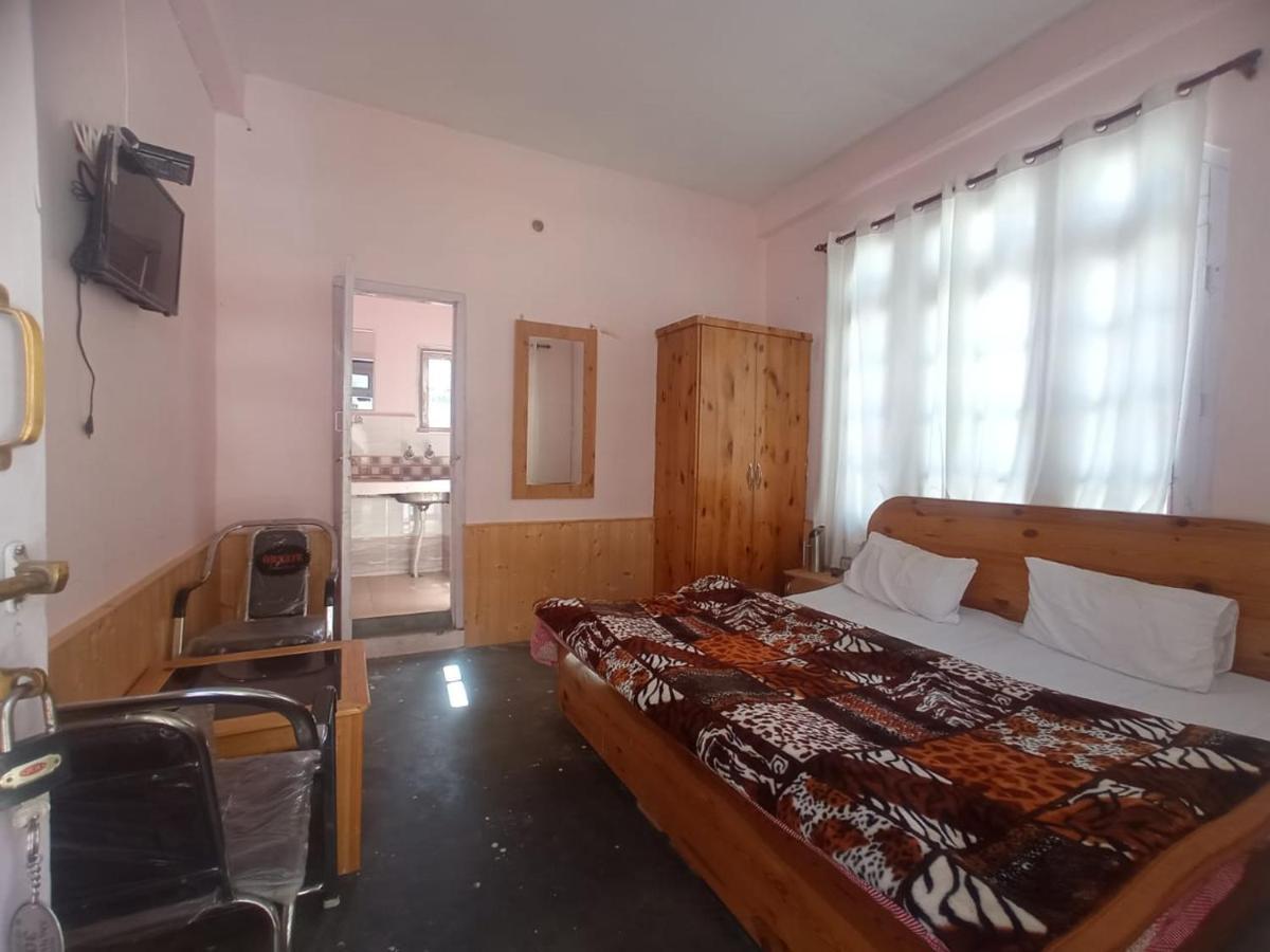 Snow Oak Guest House Kasol Esterno foto