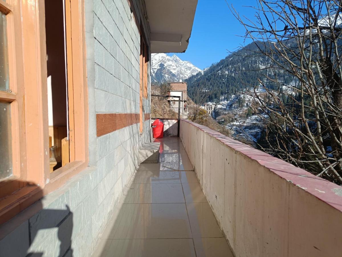 Snow Oak Guest House Kasol Esterno foto