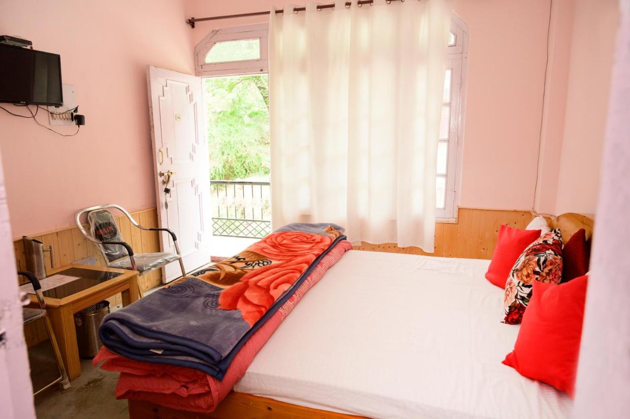 Snow Oak Guest House Kasol Esterno foto