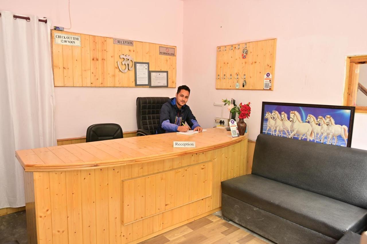 Snow Oak Guest House Kasol Esterno foto