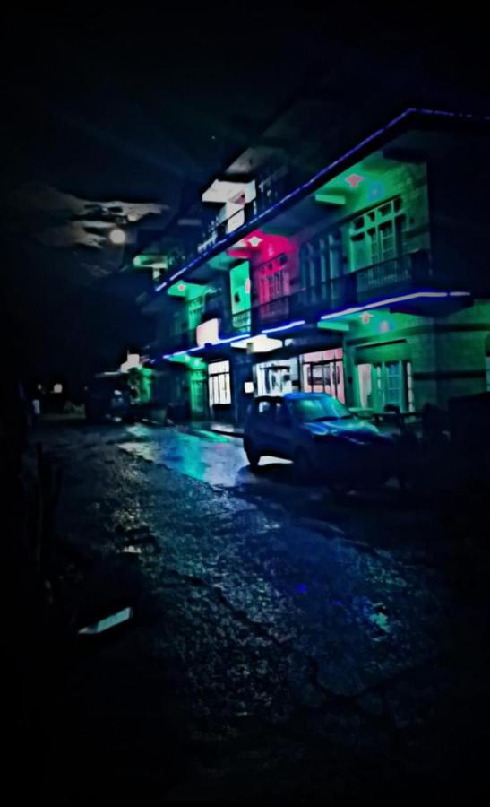 Snow Oak Guest House Kasol Esterno foto